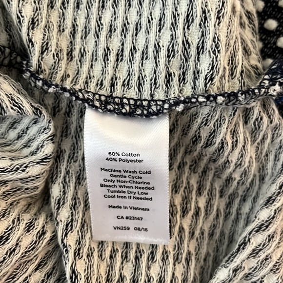 Talbots Women’s navy and white sweatshirt with front pocket, size large. - Picture 6 of 7